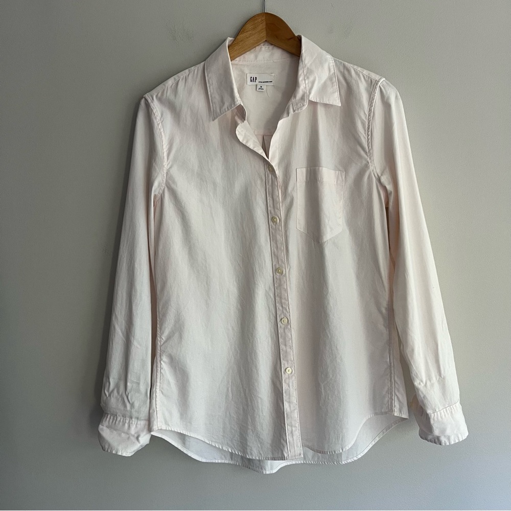 GAP Light Pink Fitted Boyfriend Button-Up Shirt Medium